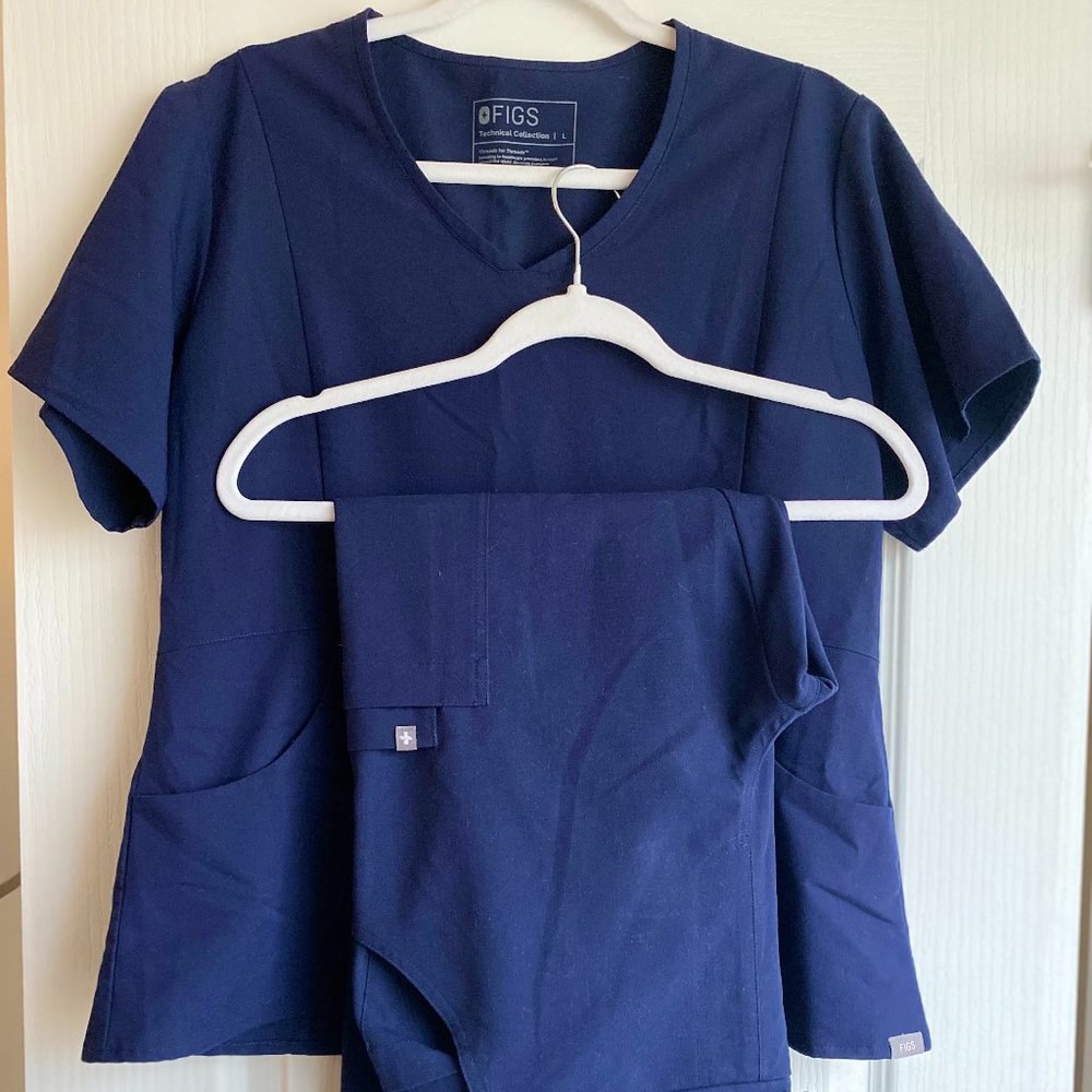FIGS Scrubs Set - NAVY - L/M